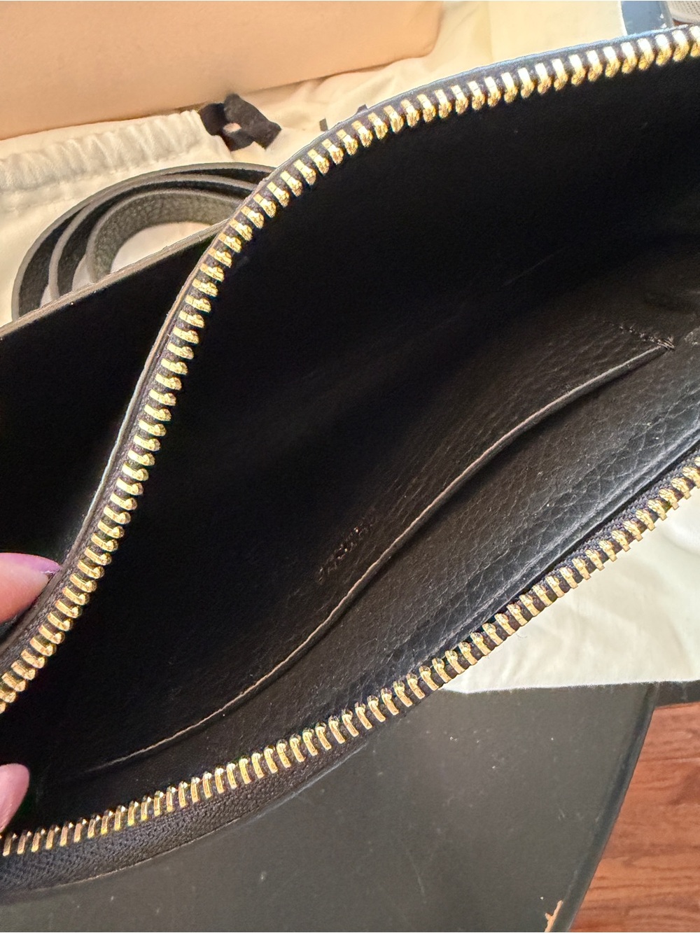 Cuyana Classic Easy Zipper Tote w/ Insert, Strap, Pouch - Black & Blush - Picture 4 of 16